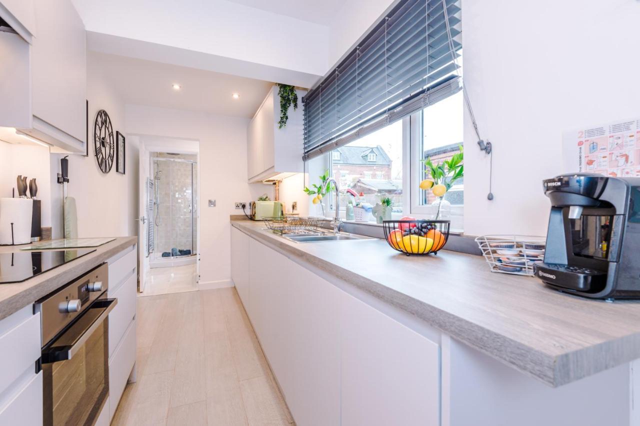 Stunning 3-Bed Home In Nantwich By 53 Degrees Property - Amazing Location, Ideal For Groups - Sleeps 6 Exterior photo