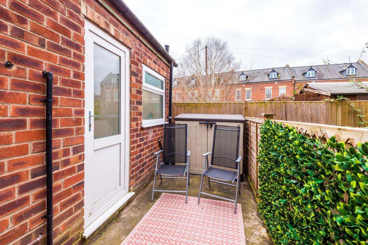 Stunning 3-Bed Home In Nantwich By 53 Degrees Property - Amazing Location, Ideal For Groups - Sleeps 6 Exterior photo
